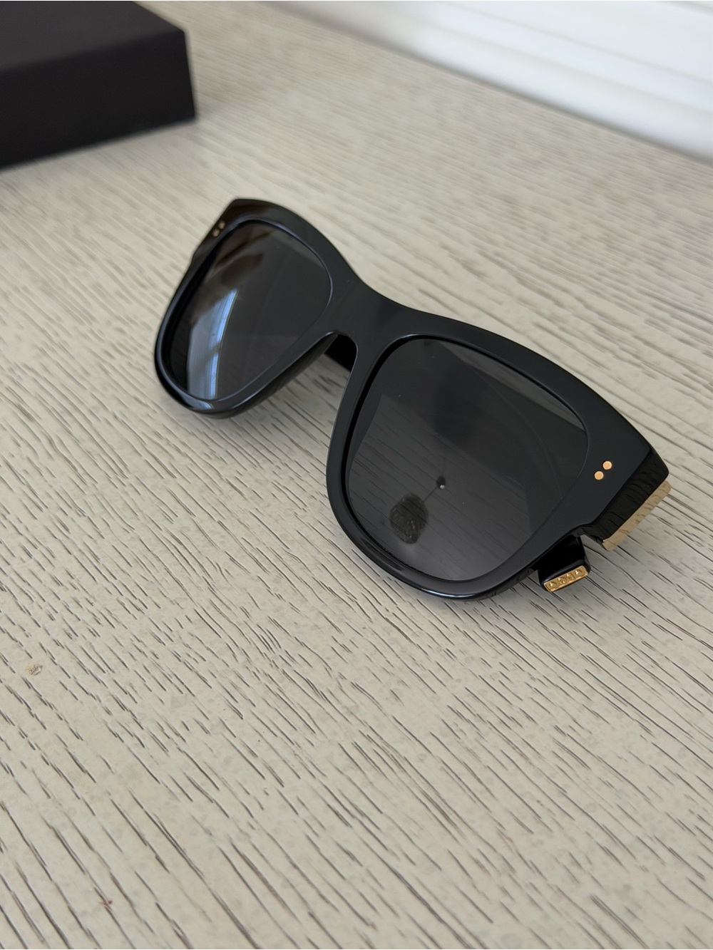 Black Square Sunglasses - Classic Polarized Lenses DG4338